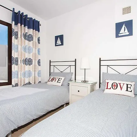 Villa Puerto Del Carmen Sleeps 6 Air Con Wifi *