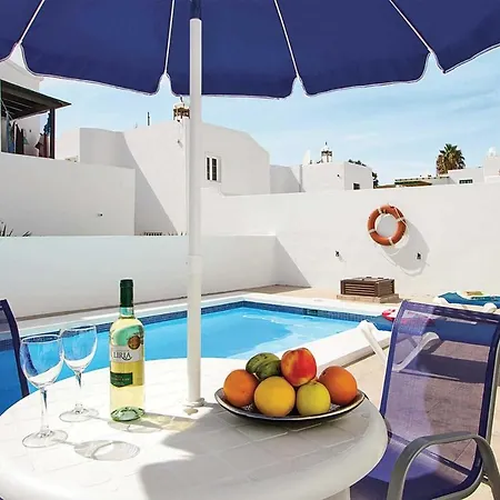 Puerto Del Carmen Sleeps 6 Air Con Wifi Вілла Пуерто-дель-Кармен