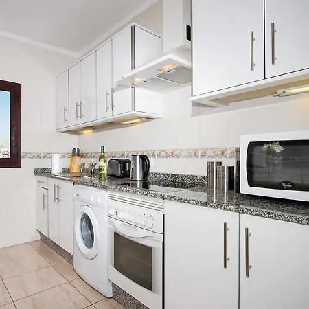 Вілла Puerto Del Carmen Sleeps 6 Air Con Wifi Пуерто-дель-Кармен